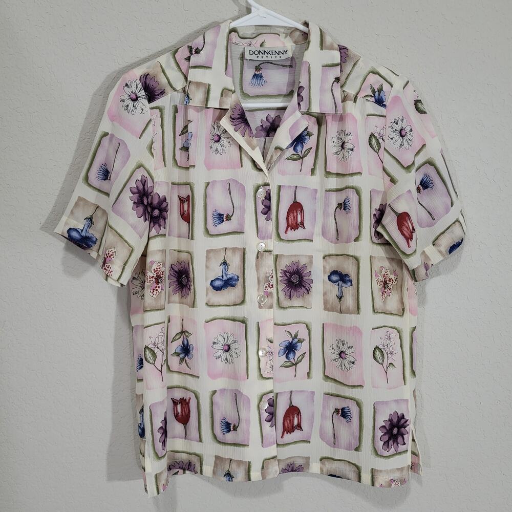 Donnkenny Floral Blouse Size Medium Petite  Short Sleeve Button Up Shirt Casual